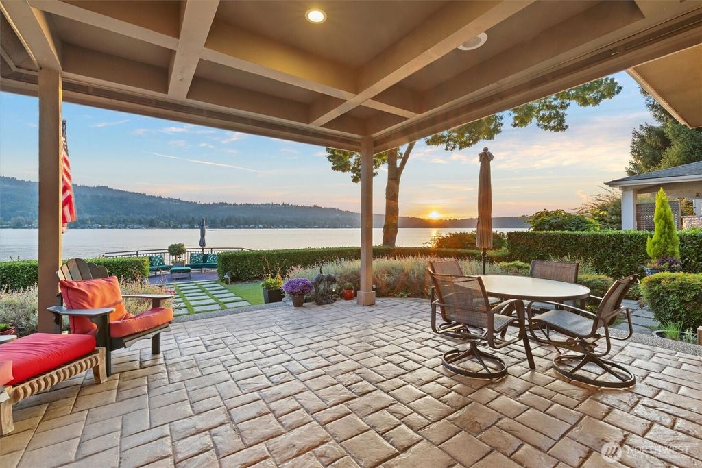 Photo of 3829 E Lake Sammamish Shore Lane SE, Sammamish, WA 98075 (MLS # 2435449)