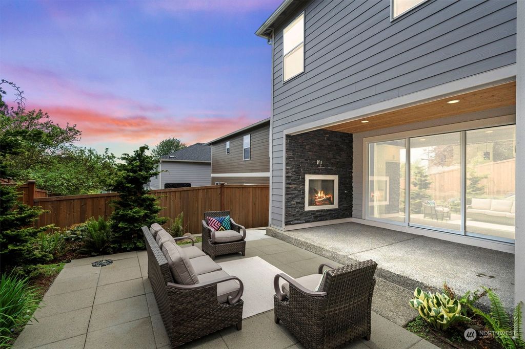 Photo of 1030 S 195th Place, Des Moines, WA 98148 (MLS # 2068979)