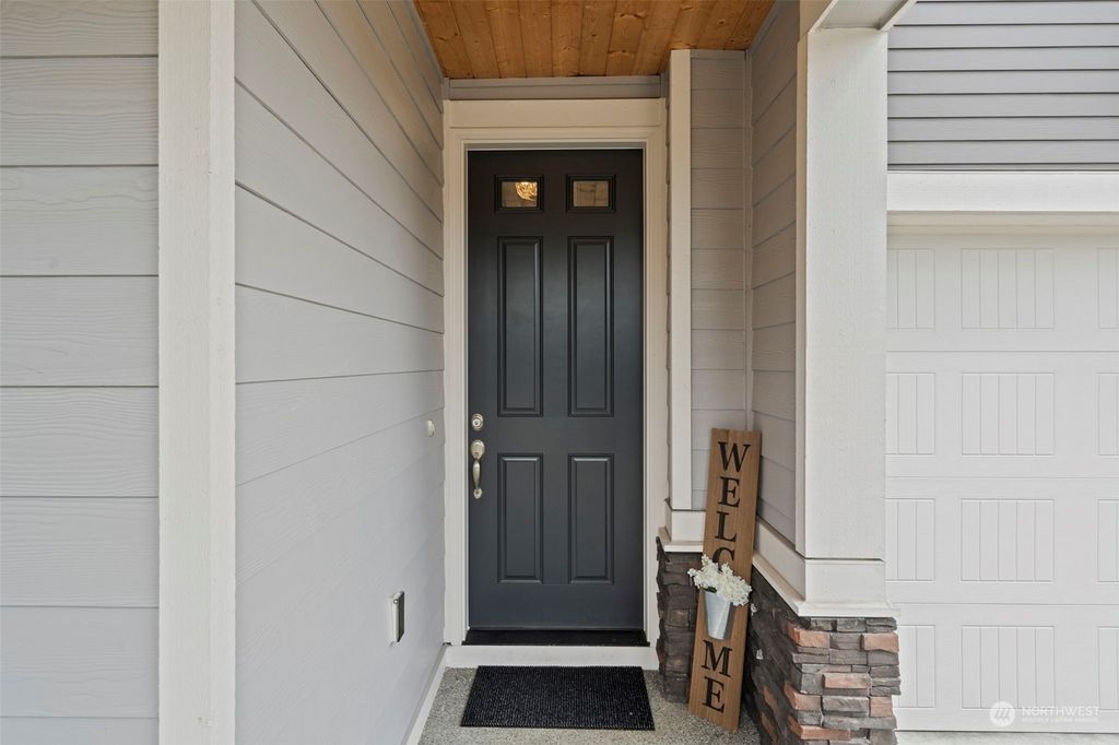 Photo of 1030 S 195th Place, Des Moines, WA 98148 (MLS # 2068979)