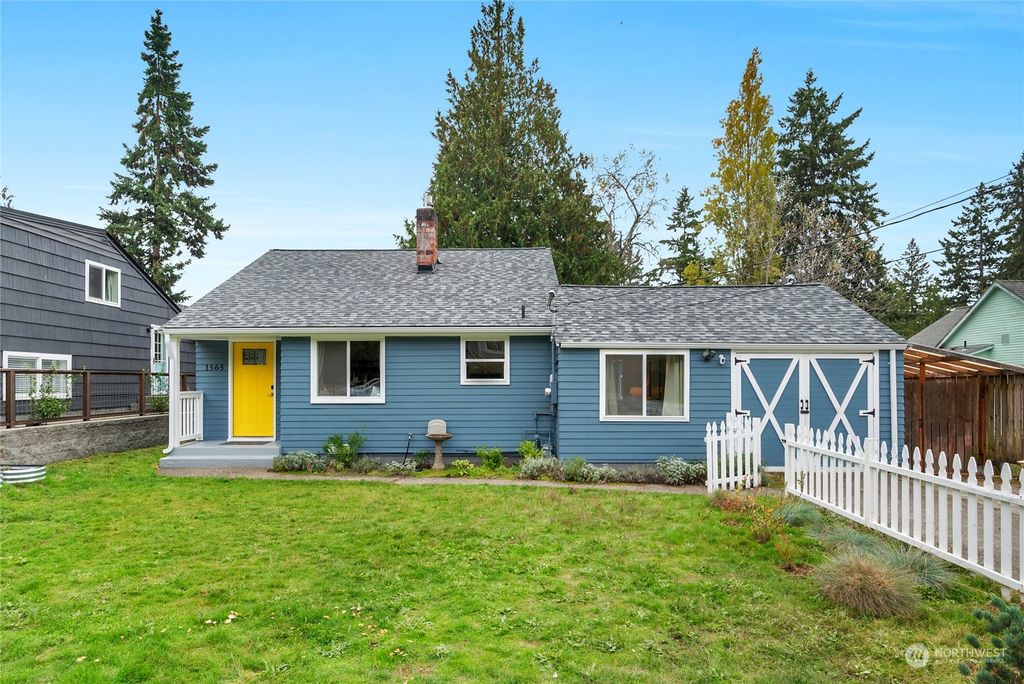 Photo of 1565 NE 171ST Street, Shoreline, WA 98155 (MLS # 2175235)