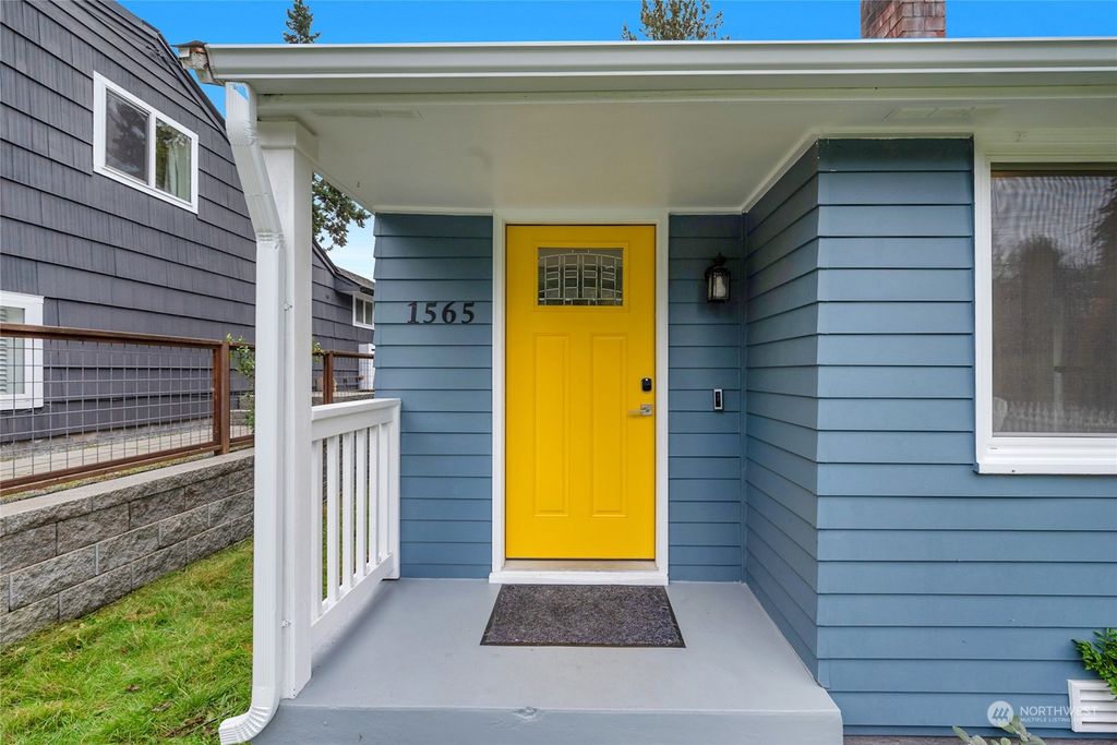 Photo of 1565 NE 171ST Street, Shoreline, WA 98155 (MLS # 2175235)