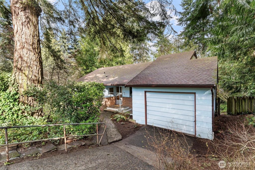 Photo of 13758 Palatine Avenue N, Seattle, WA 98133 (MLS # 2488542)