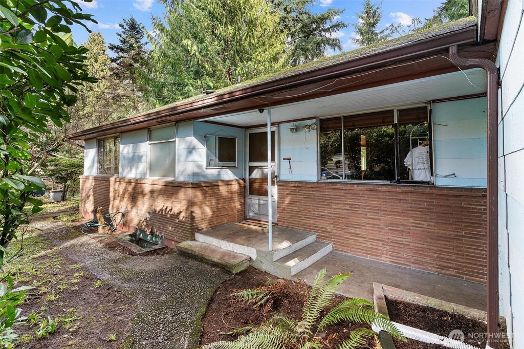 Photo of 13758 Palatine Avenue N, Seattle, WA 98133 (MLS # 2488542)