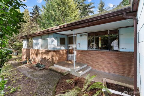 Photo of 13758 Palatine Avenue N, Seattle, WA 98133 (MLS # 2488542)