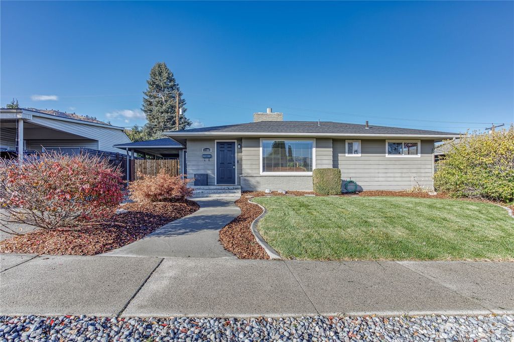 Photo of 1104 Rosewood Avenue, Wenatchee, WA 98801 (MLS # 2451486)
