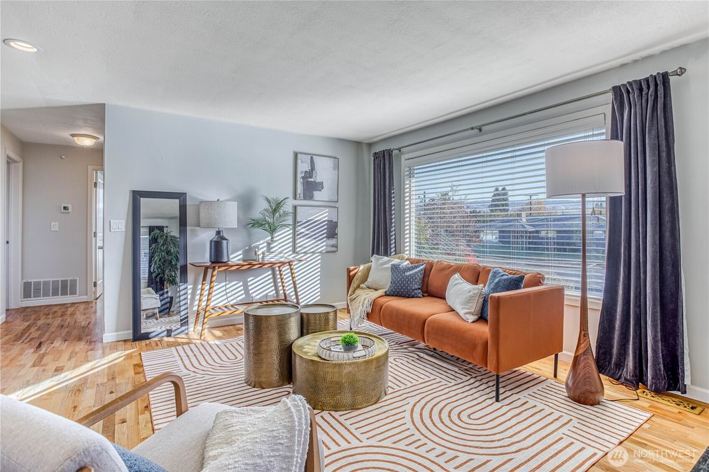 Photo of 1104 Rosewood Avenue, Wenatchee, WA 98801 (MLS # 2451486)