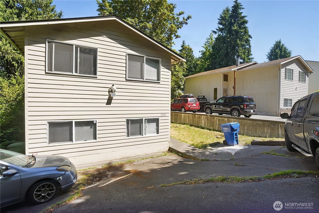 Photo of 10616 Roosevelt Way NE, Seattle, WA 98125 (MLS # 2563703)