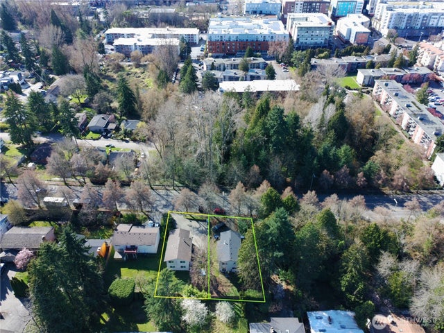 10616 Roosevelt Way NE, Seattle