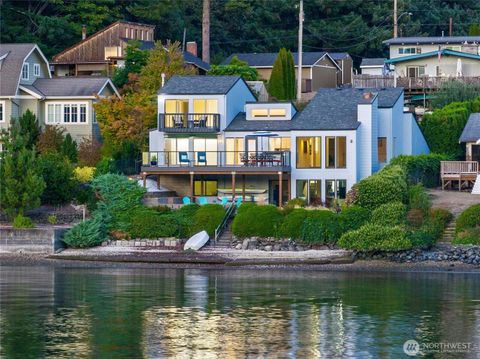 Photo of 4610 Marine View Place, Bremerton, WA 98312 (MLS # 2514675)