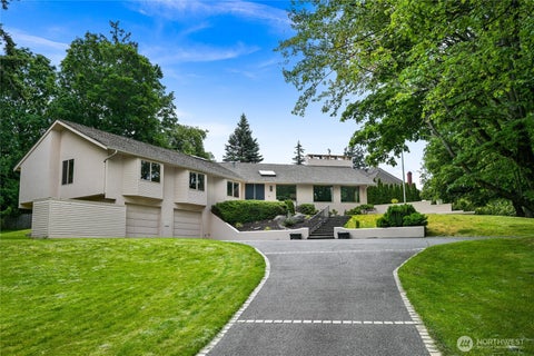 Photo of 208 Hawthorn Road, Bellingham, WA 98225 (MLS # 2579692)