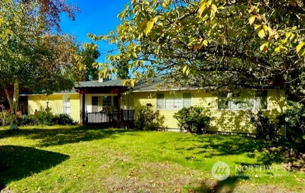 Photo of 608 S 304th Street, Federal Way, WA 98003 (MLS # 2172030)