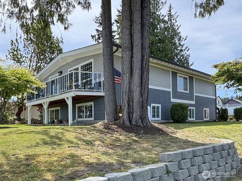Photo of 1538 W 12th Street St, Port Angeles, WA 98363 (MLS # 2384354)