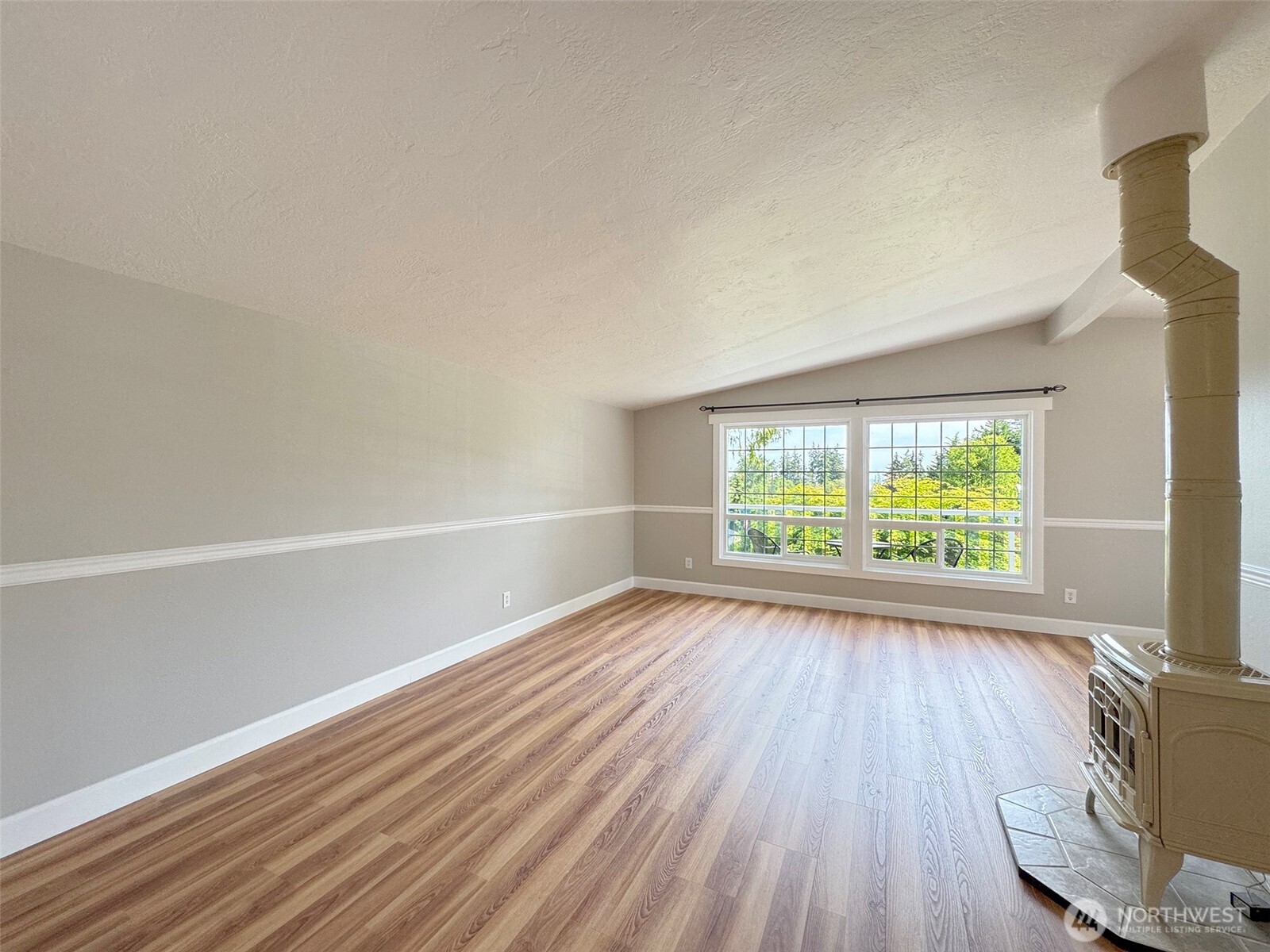 1538 W 12th Street
