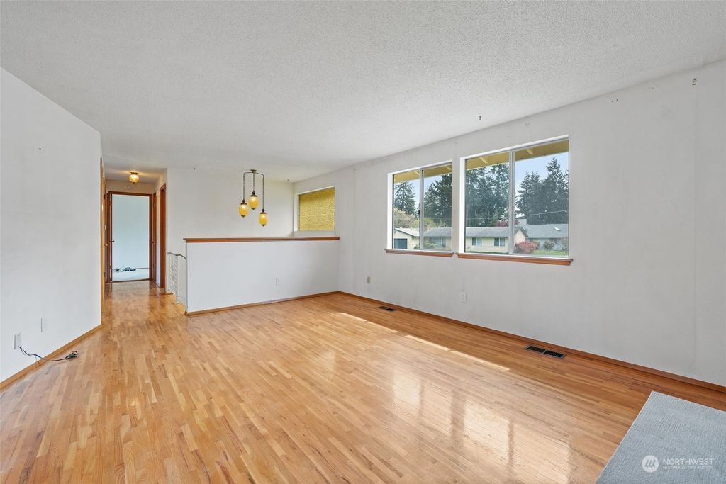 Photo of 32131 10th Avenue S, Federal Way, WA 98003 (MLS # 2063981)