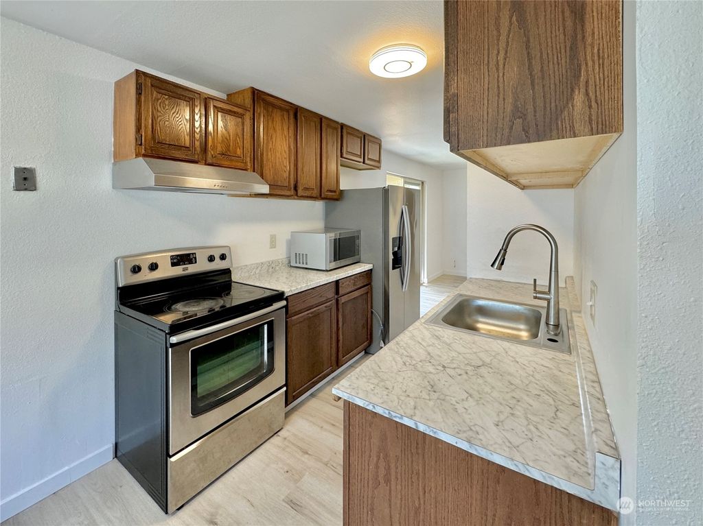 Photo of 11830 SE 318th Place, Auburn, WA 98092 (MLS # 2249366)