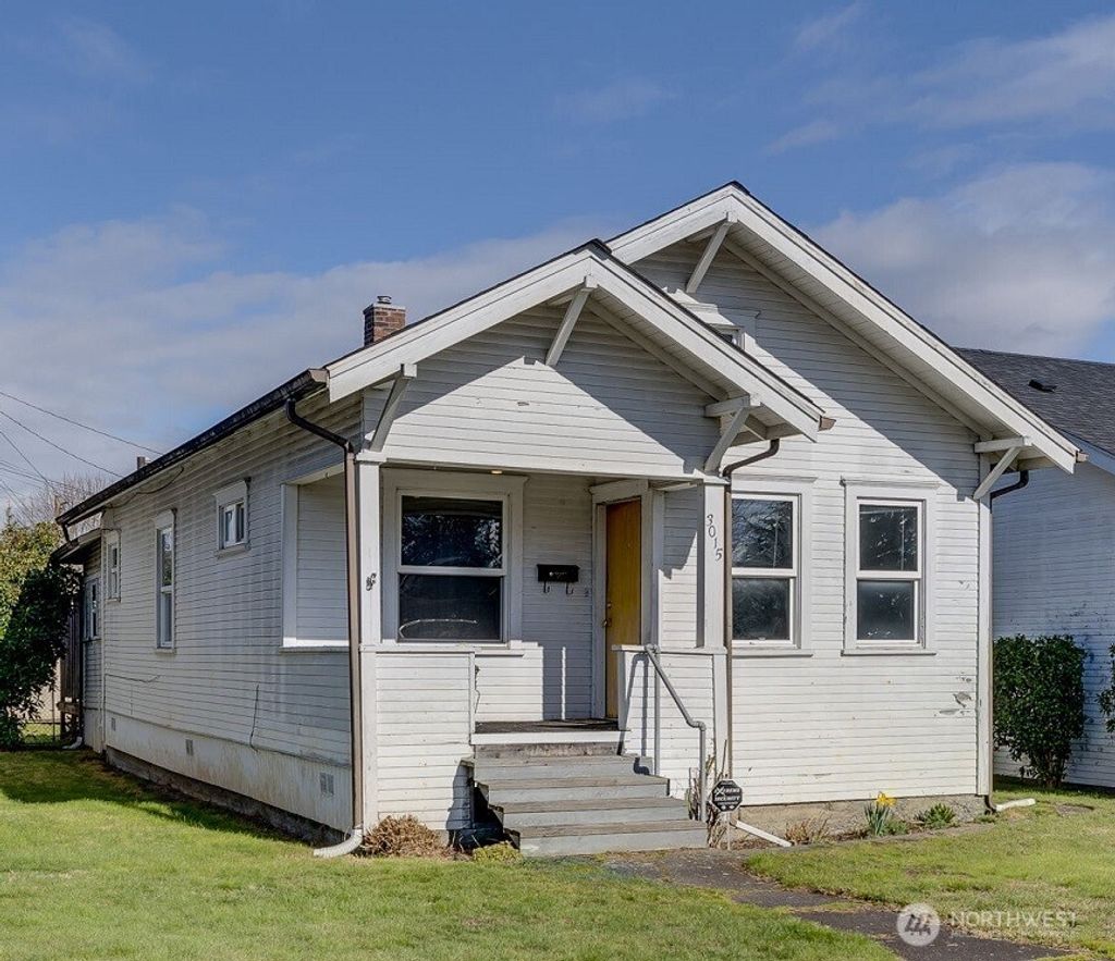 Photo of 3015 Victor Place Pl, Everett, WA 98201 (MLS # 2483615)