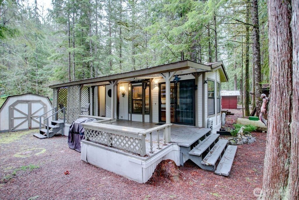 Photo of 96 Sunset Circle, Deming, WA 98244 (MLS # 2492681)
