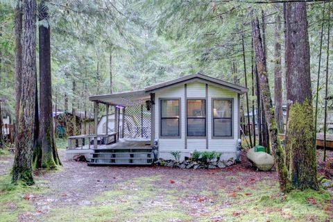 Photo of 96 Sunset Circle, Deming, WA 98244 (MLS # 2492681)