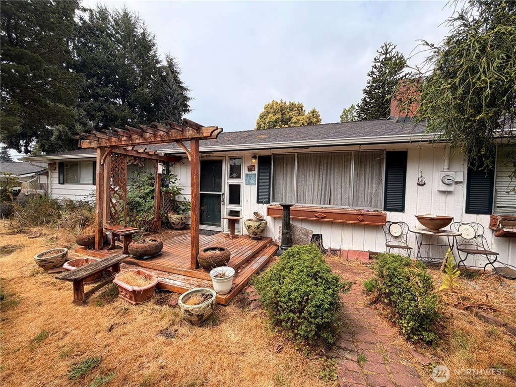 Photo of 8815 37th Street W, University Place, WA 98466 (MLS # 2561239)
