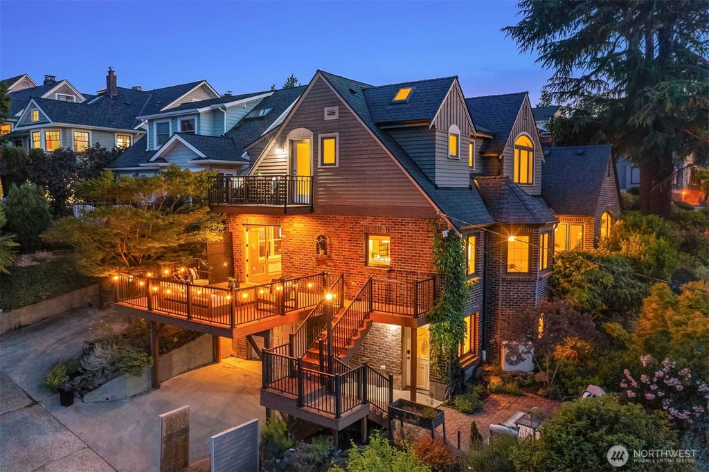 Photo of 2556 1st Avenue N, Seattle, WA 98109 (MLS # 2541158)