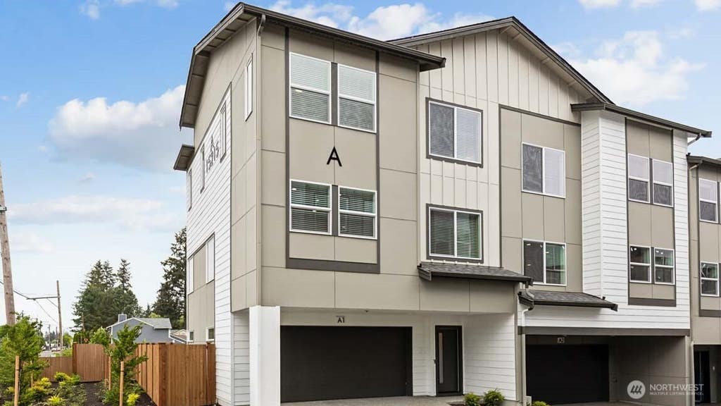 Photo of 15215 35th Avenue W #B6, Lynnwood, WA 98087 (MLS # 2572416)