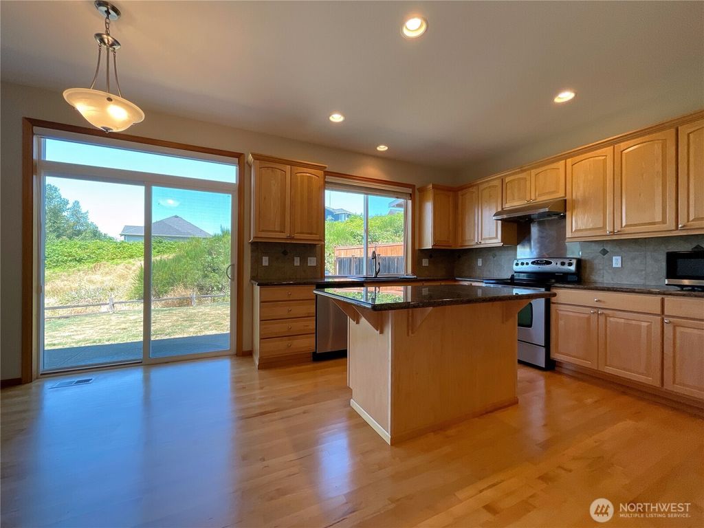 Photo of 1118 S 36th Street, Renton, WA 98055 (MLS # 2456575)