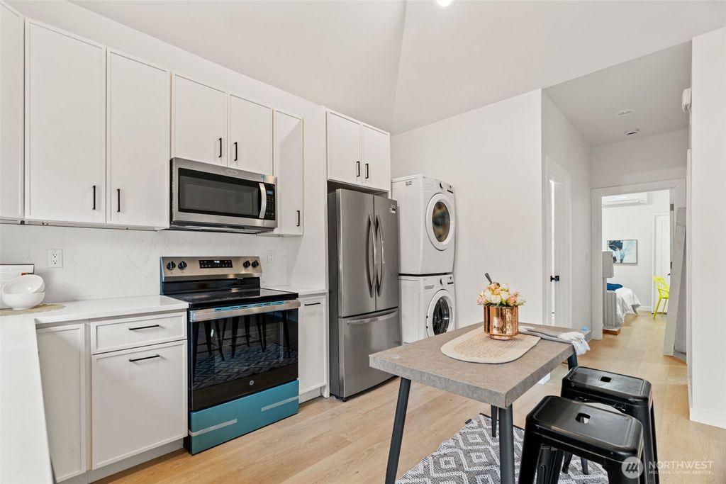 listing image 9368268821786259712