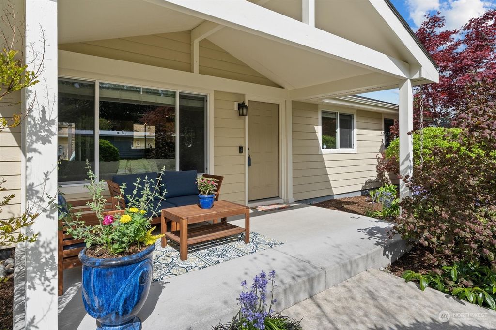 Photo of 10431 170th Avenue NE, Redmond, WA 98052 (MLS # 2066419)