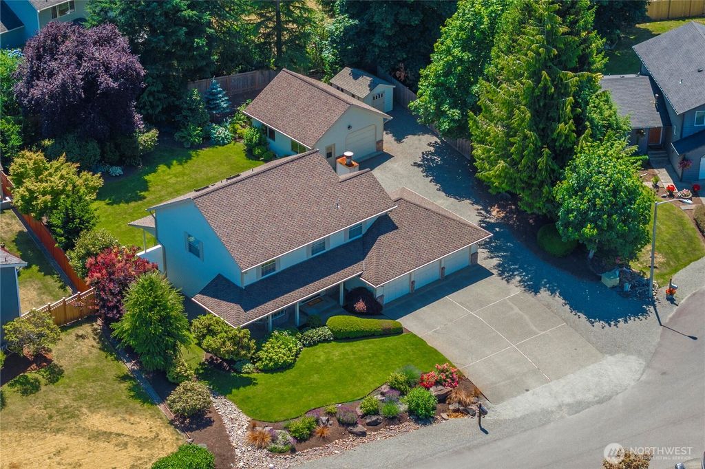 Photo of 21627 SE 255th Place, Maple Valley, WA 98038 (MLS # 2393969)