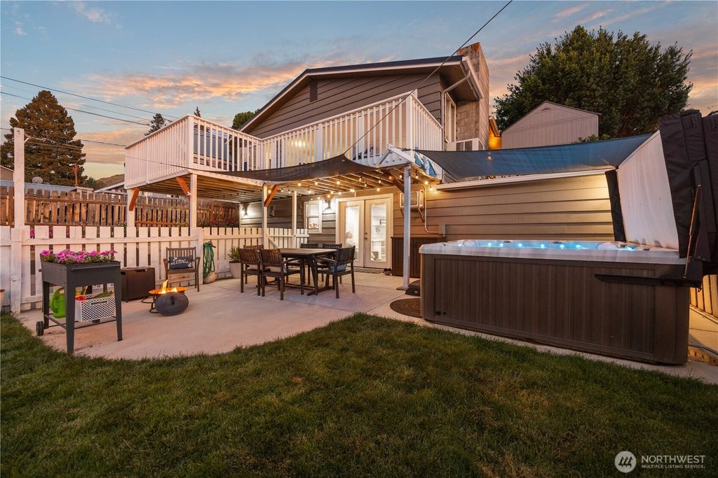 Photo of 2316 W Prospect Street, Chelan, WA 98816 (MLS # 2521341)