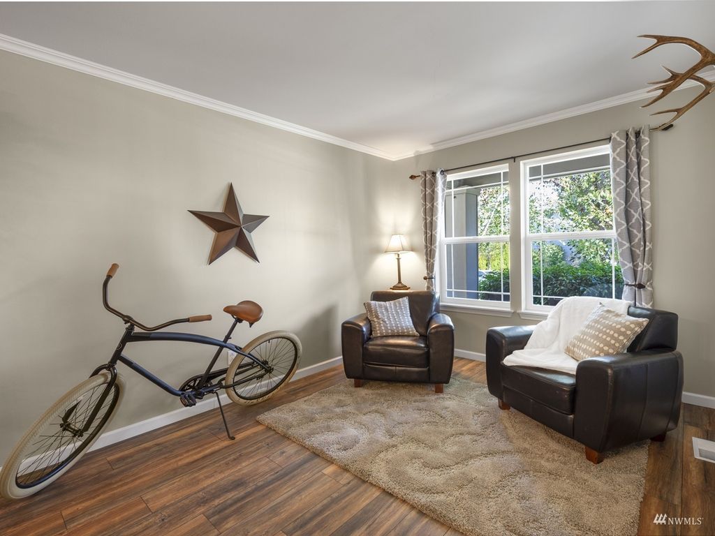 Photo of 7923 Cortland Avenue SE, Snoqualmie, WA 98065 (MLS # 1990809)