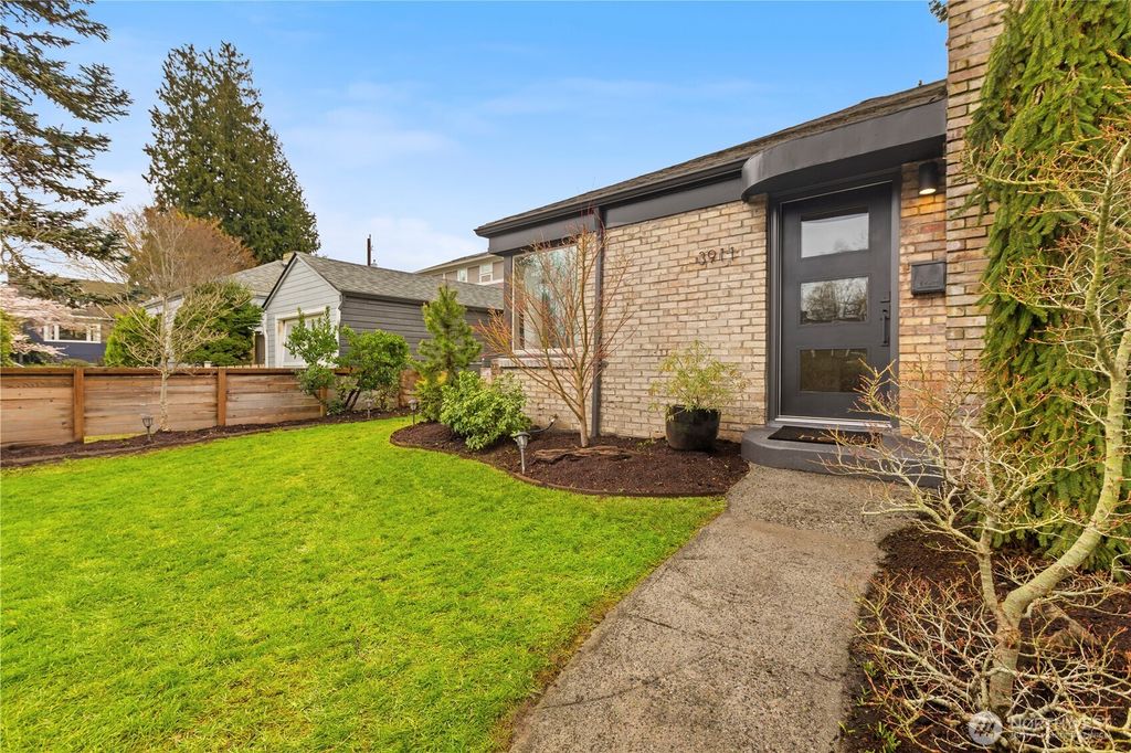 Photo of 3911 SW Forest Street, Seattle, WA 98116 (MLS # 2494241)