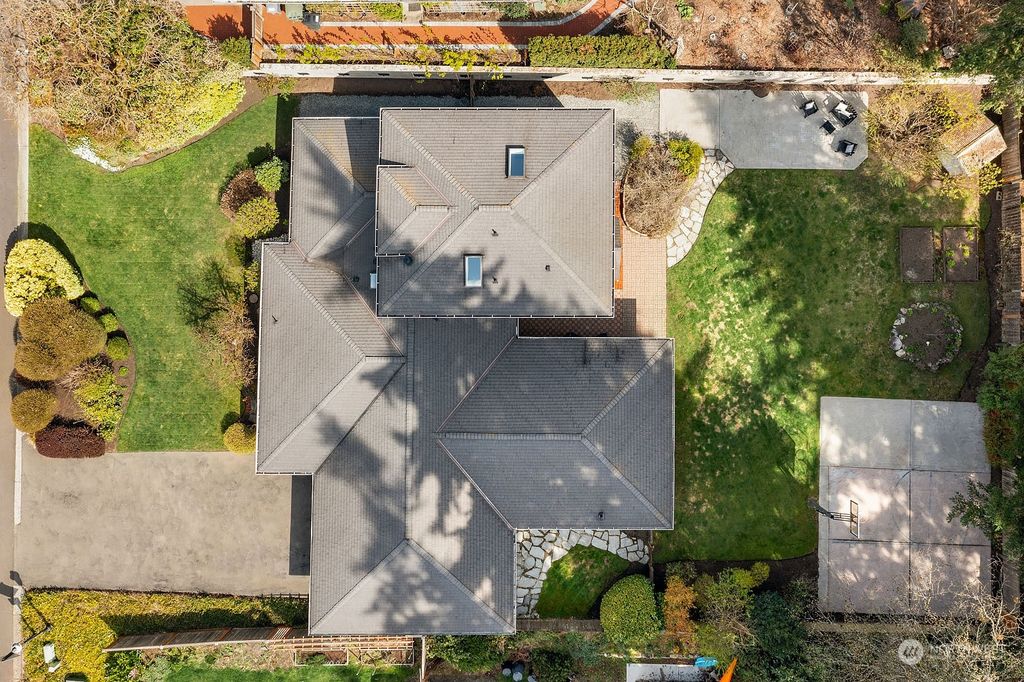 Photo of 2504 126th Avenue NE, Bellevue, WA 98005 (MLS # 2036161)