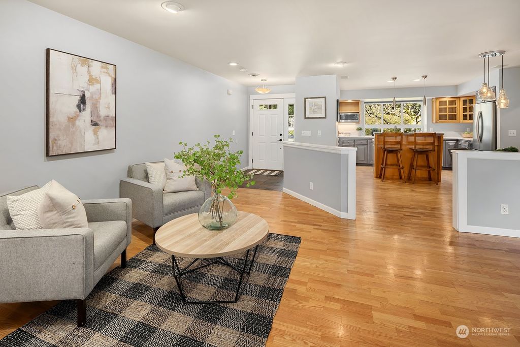 Photo of 2504 126th Avenue NE, Bellevue, WA 98005 (MLS # 2036161)