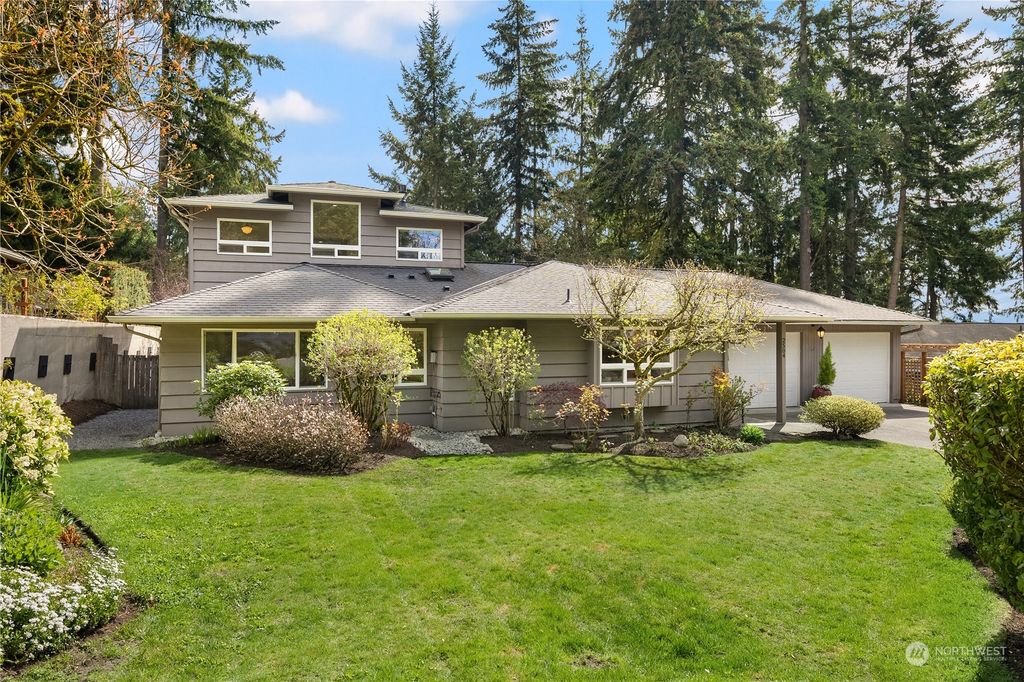 Photo of 2504 126th Avenue NE, Bellevue, WA 98005 (MLS # 2036161)