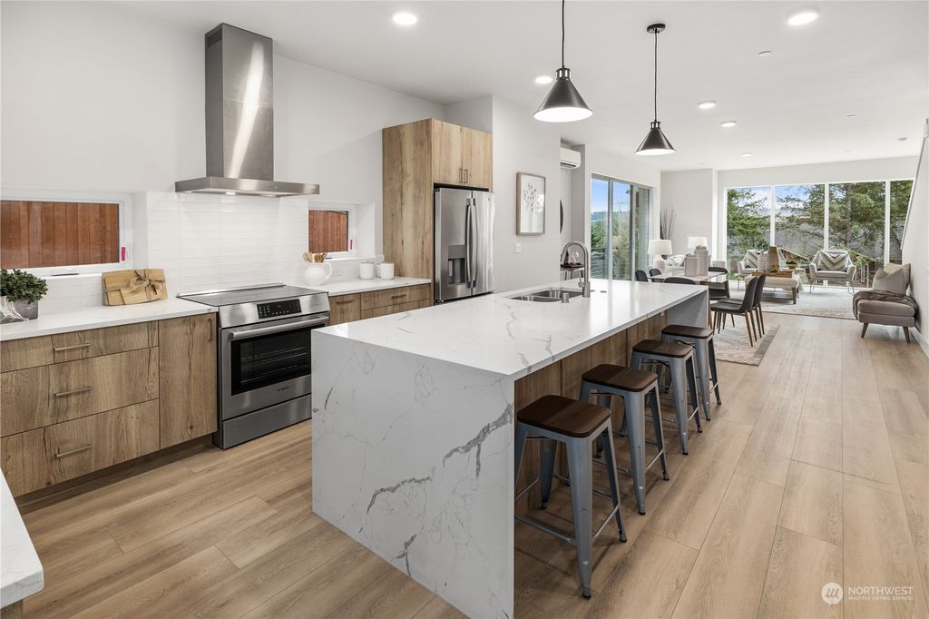 Photo of 17794 NE 95th Court, Redmond, WA 98052 (MLS # 2045021)