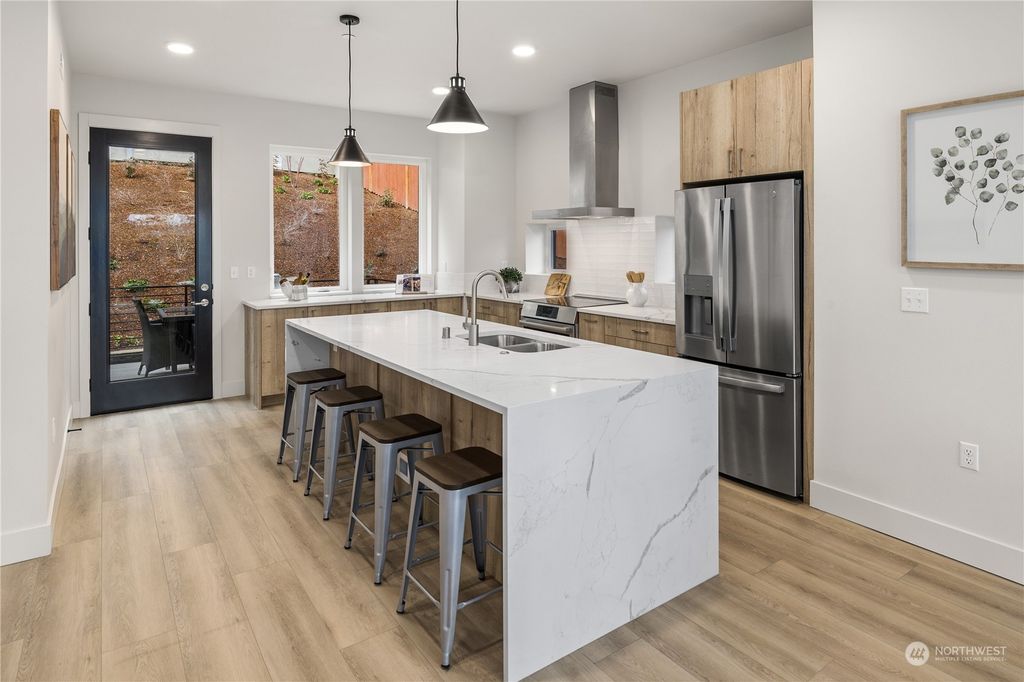 Photo of 17794 NE 95th Court, Redmond, WA 98052 (MLS # 2045021)