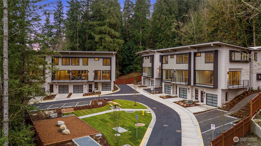 Photo of 17794 NE 95th Court, Redmond, WA 98052 (MLS # 2045021)