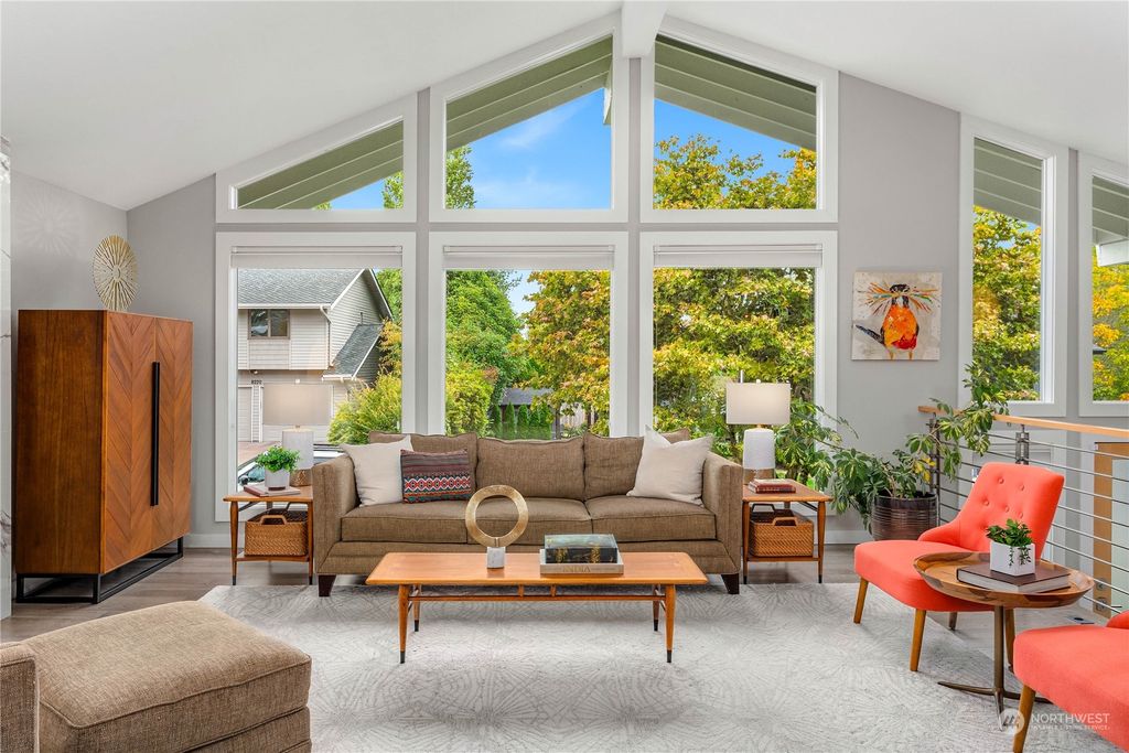 Photo of 8231 SE 33rd Place, Mercer Island, WA 98040 (MLS # 2294849)