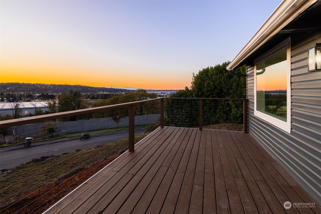 Photo of 408 Grandey Way NE, Renton, WA 98056 (MLS # 2305136)
