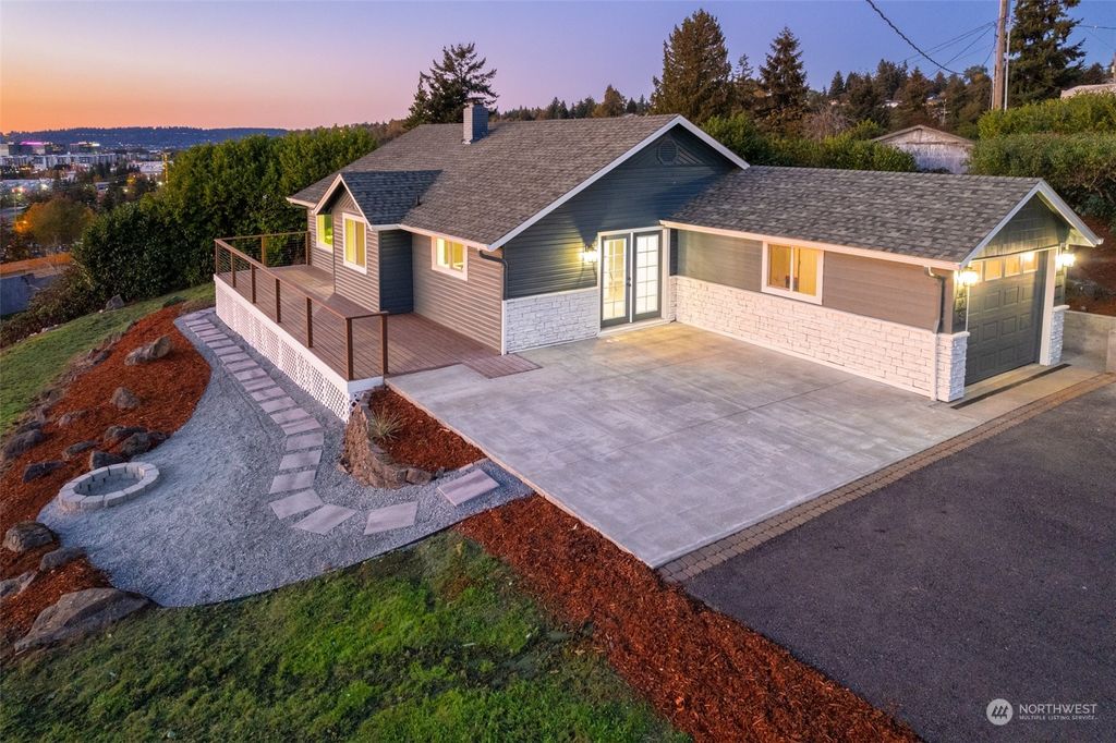 Photo of 408 Grandey Way NE, Renton, WA 98056 (MLS # 2305136)