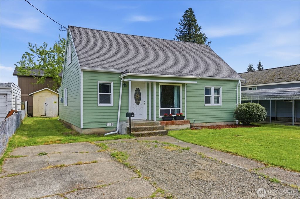 Photo of 416 NW 5th Avenue, Kelso, WA 98626 (MLS # 2528383)