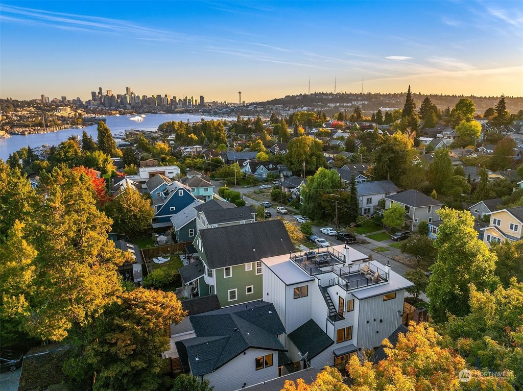 Photo of 3936 Corliss Avenue N, Seattle, WA 98103 (MLS # 2297696)