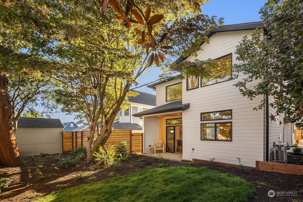 Photo of 3936 Corliss Avenue N, Seattle, WA 98103 (MLS # 2297696)