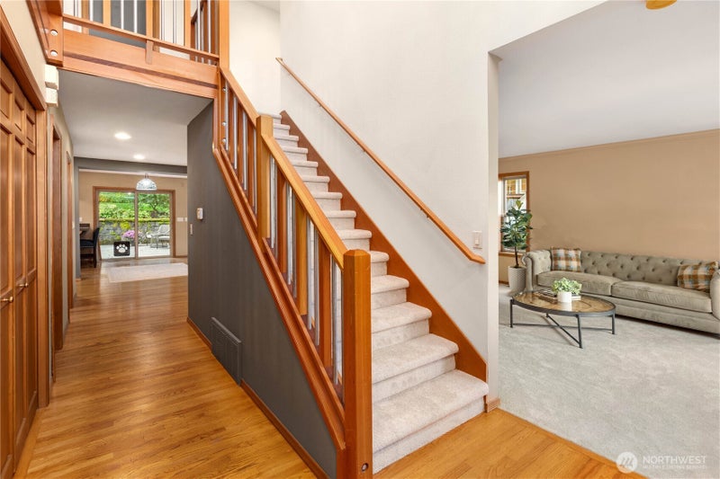 2235 Squak Mountain Loop SW