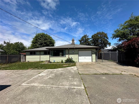 Photo of 1336 S 279th Street, Des Moines, WA 98198 (MLS # 2534642)