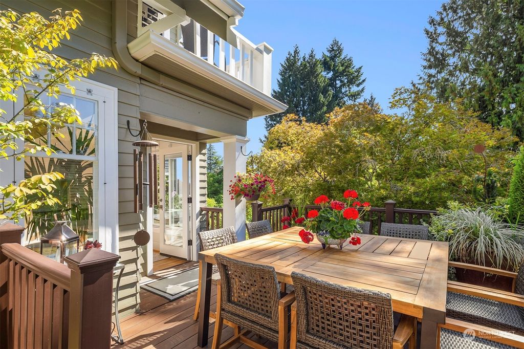 Photo of 1115 38th Avenue, Seattle, WA 98122 (MLS # 2141801)