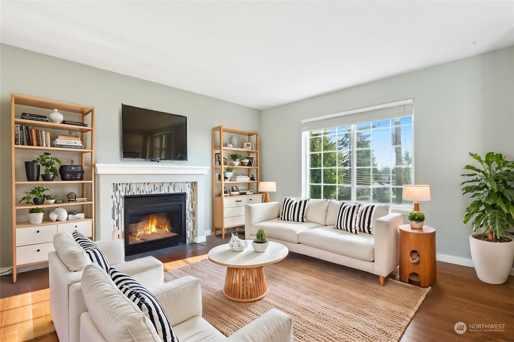 Photo of 2028 NE 12th Street, Renton, WA 98056 (MLS # 2314110)