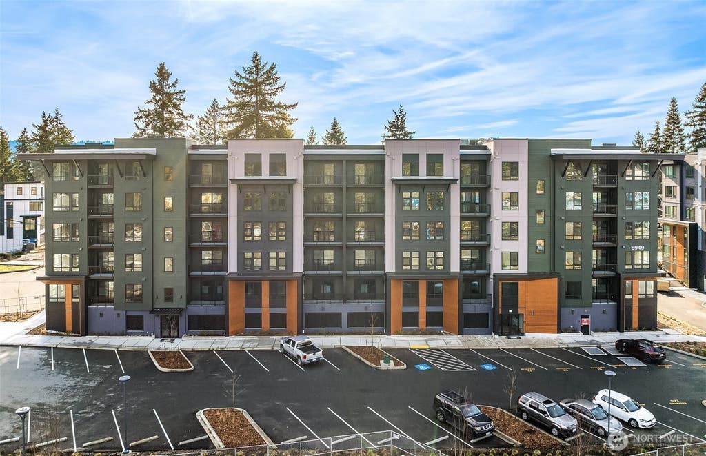 Photo of 6949 NE 184th Lane #208, Kenmore, WA 98028 (MLS # 2557032)