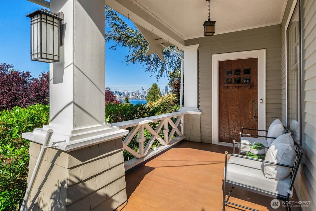 Photo of 4055 SW Holgate Street, Seattle, WA 98116 (MLS # 2541390)